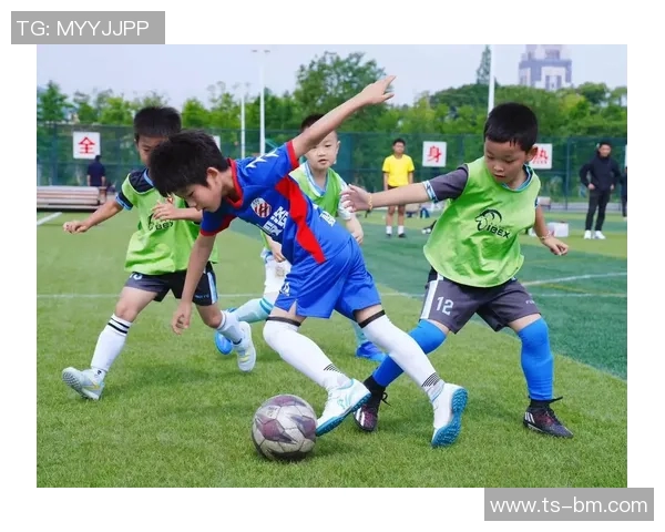 足球明星三字揭秘:他们背后的故事与成就让你重新认识这些绿茵场上的传奇人物 足球明星三字揭秘:他们背后的故事与成就让你重新认识这些绿茵场上的传奇人物