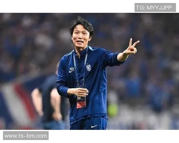 足球明星傻笑背后的故事揭秘他为何总是面带微笑引发球迷热议 足球明星傻笑背后的故事揭秘他为何总是面带微笑引发球迷热议