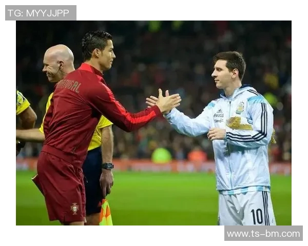 外国足球明星同框合影展现友谊与激情的瞬间回顾 外国足球明星同框合影展现友谊与激情的瞬间回顾